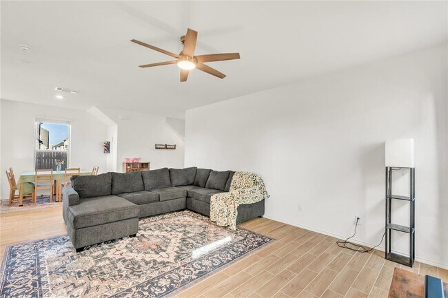 Building Photo - 308 Singing Dove Wy