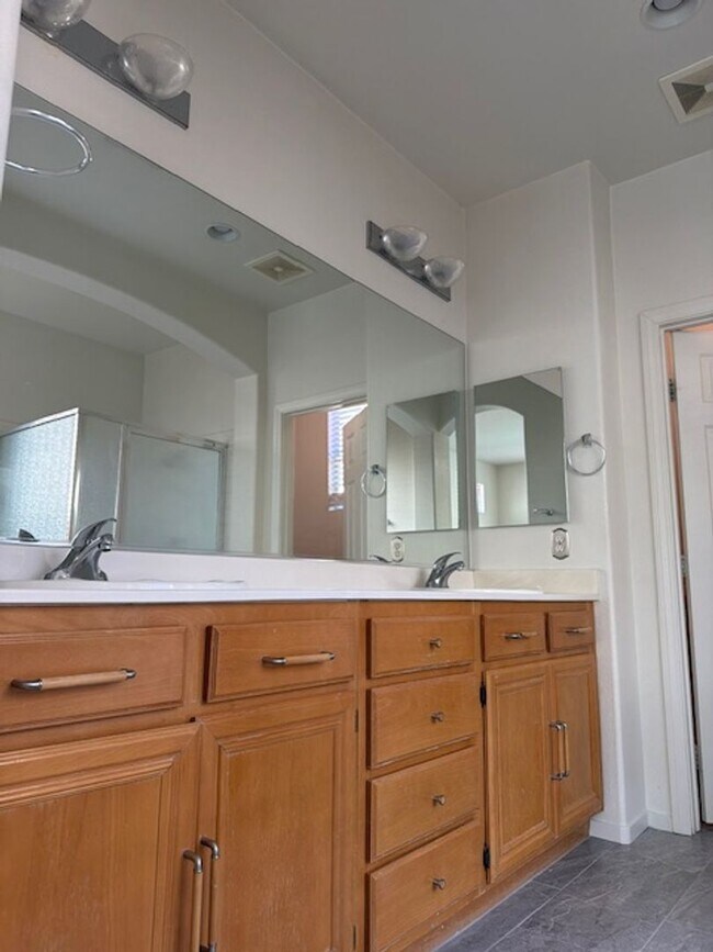 Building Photo - One story house in Summerlin with 3 bedrooms
