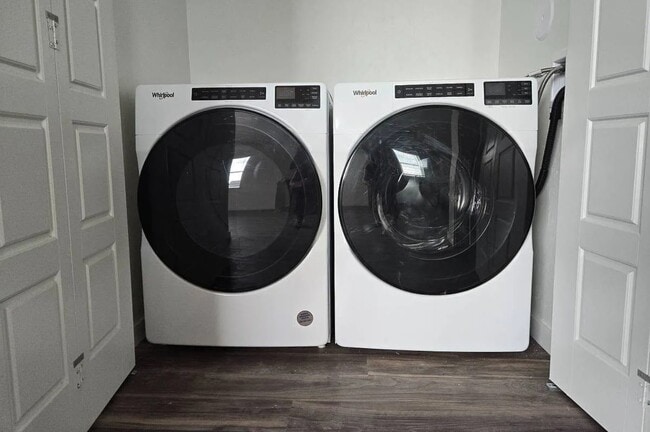 Building Photo - 702 Makenzie River Rd