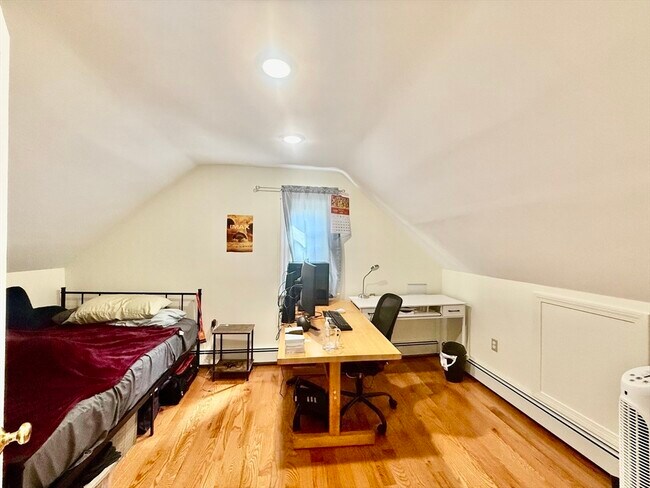 Building Photo - 207 Whitwell St