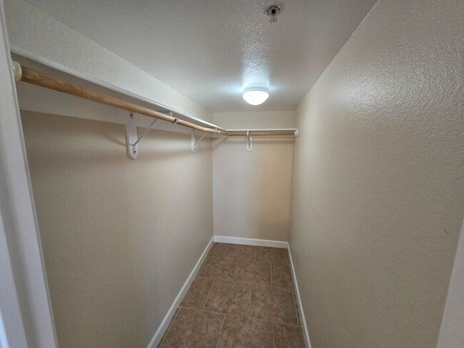 Building Photo - Charming & Bright 2BD/2BA Apartment in Mid...