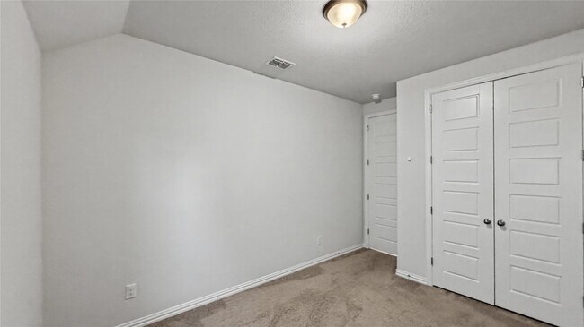 Building Photo - 16617 Hidden Cove Dr