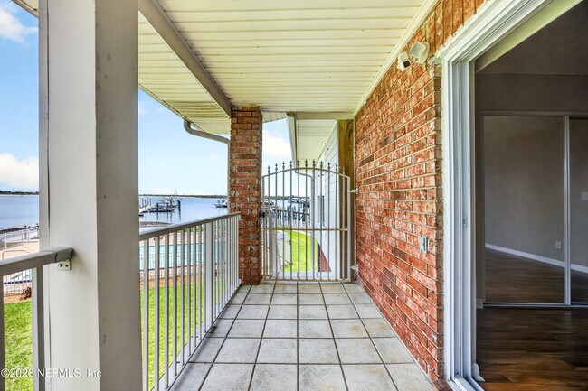 Building Photo - 83 Comares Ave