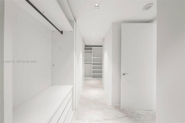 Building Photo - 1000 Biscayne Blvd