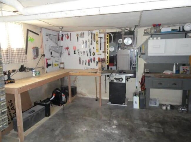 Building Photo - Beautiful 3-Bedroom, 1.5-Bath Home on a La...
