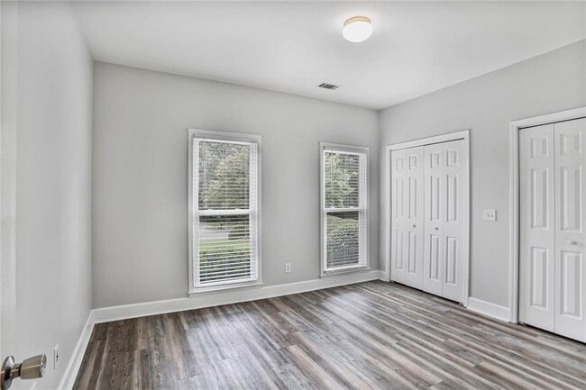 Building Photo - 6310 Chestnut Pkwy