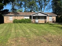 Building Photo - 3952 Tanglebush Ln NW