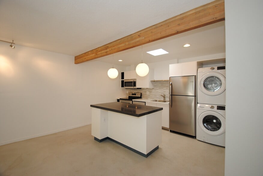 Building Photo - 425 W Colter St