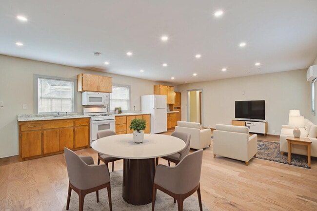 Building Photo - 198 Nassau St