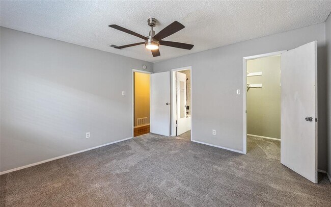Building Photo - 1153 Brookswood Ave