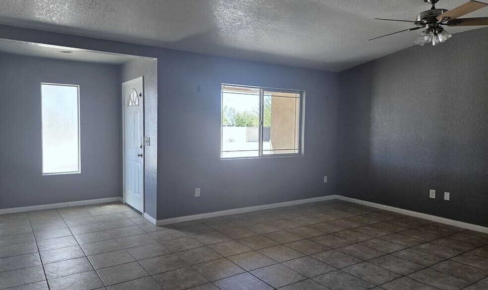 Building Photo - 10648 Peach Ave