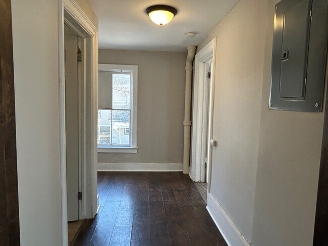 Building Photo - 114 S Melcher St