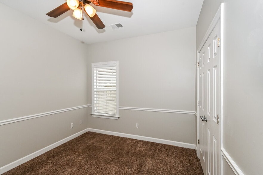 Building Photo - 2644 Graystone Dr