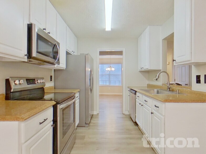 Building Photo - 132 Diamond Ct