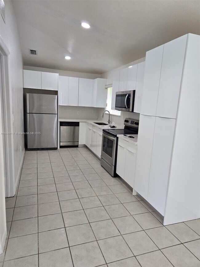 Building Photo - 20137 SW 88th Ct