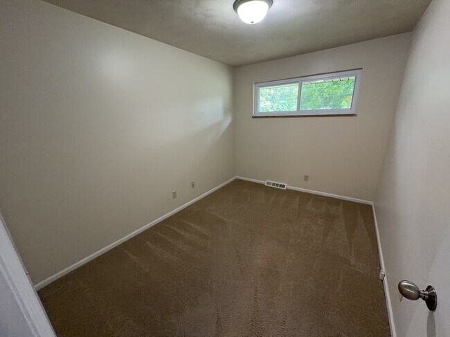 Building Photo - 8221 Sunburst Dr