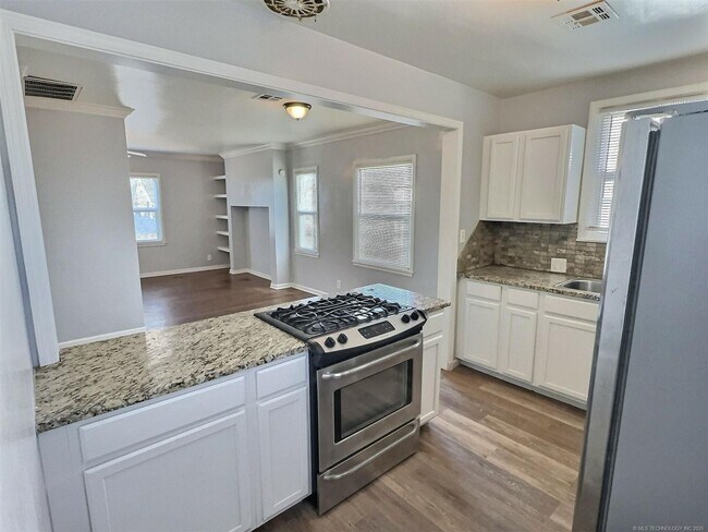 Building Photo - Clean and Pristine 3 Bedroom Home Available for Immediate Move-In!!!