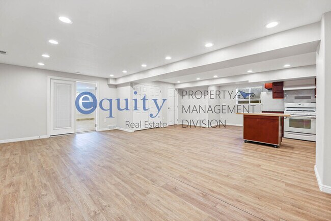 Building Photo - Large basement apartment in South Jordan