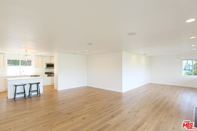 Building Photo - 7353 Pyramid Pl