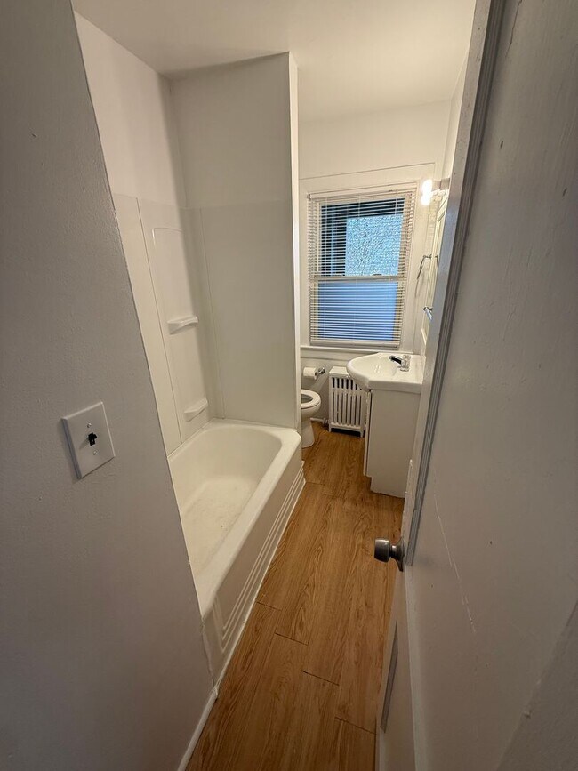 Building Photo - 1048 Northampton St