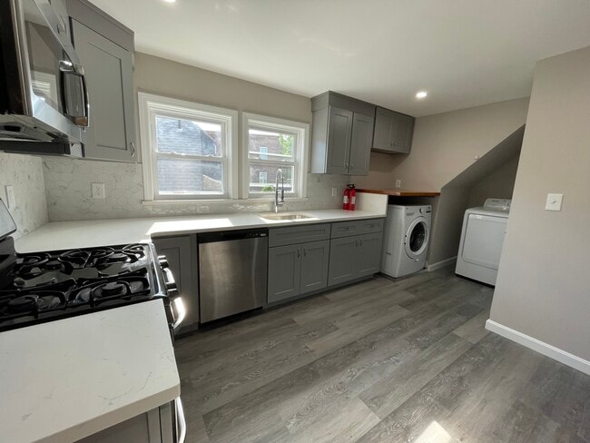 Building Photo - 16 Long Ave