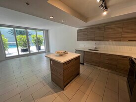 Building Photo - 440 NE 34th St