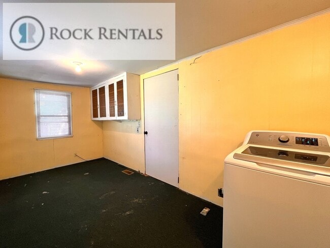 Building Photo - 3 Bed 1 Bath with Bonus Room