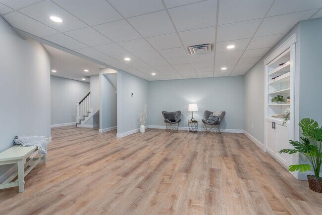 Building Photo - 310 Berry Pond Rd