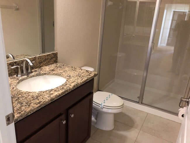 Building Photo - 5 Bedroom / 3.5 Bathroom House at Independ...