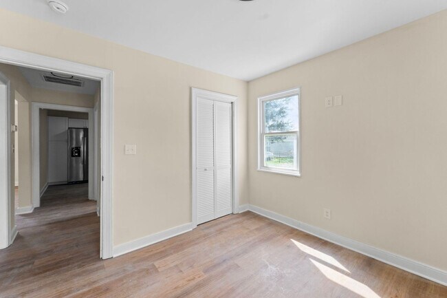 Building Photo - Charming 2-bedroom, 1 bath