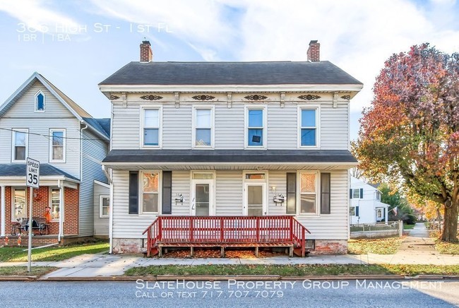 Building Photo - Large 1st Floor 1 Bedroom Apartment