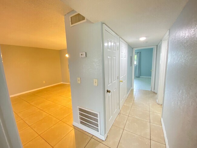 Building Photo - Move in Ready! 3/2 Condo in Altamonte Spri...