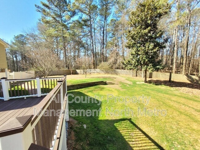 Building Photo - 180 Crestwood Ct