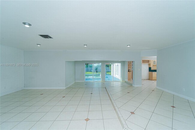 Building Photo - 430 NE 145th St