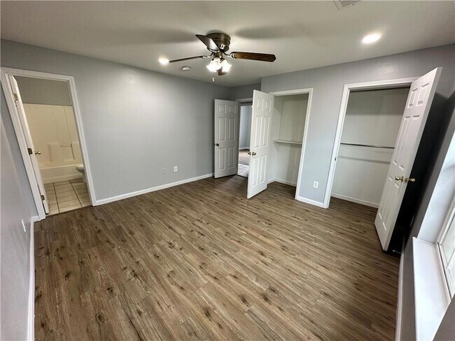 Building Photo - 3903 Juno Dr