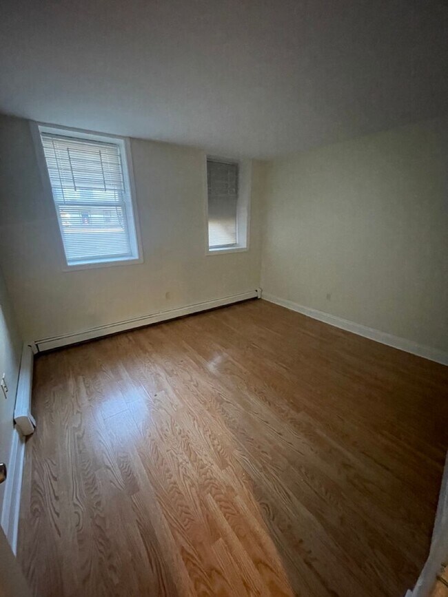 Building Photo - Avl now! Huge 3BR in Packard's Corner, hea...