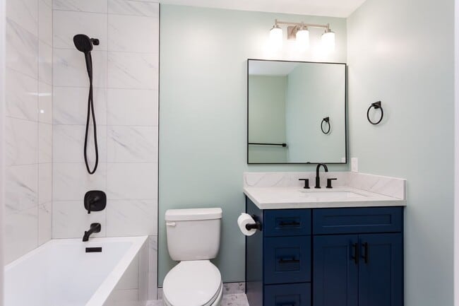 Building Photo - Charming Two Story Home!