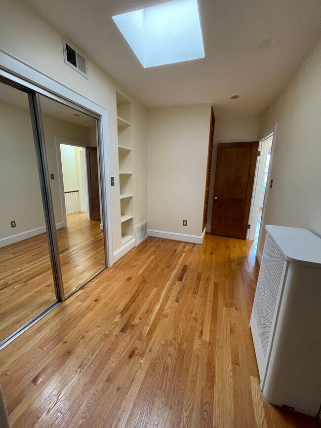 Building Photo - Charming 1928 Row Home for Rent with Modern Amenities — 3 Bedroom 2 Full Bath w/ 2 Half Baths, 2 ...