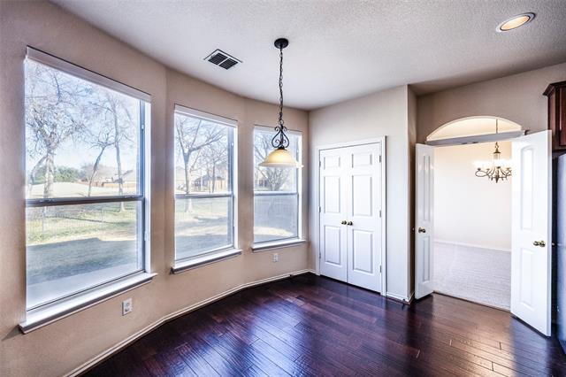 Building Photo - 9208 Longview Dr