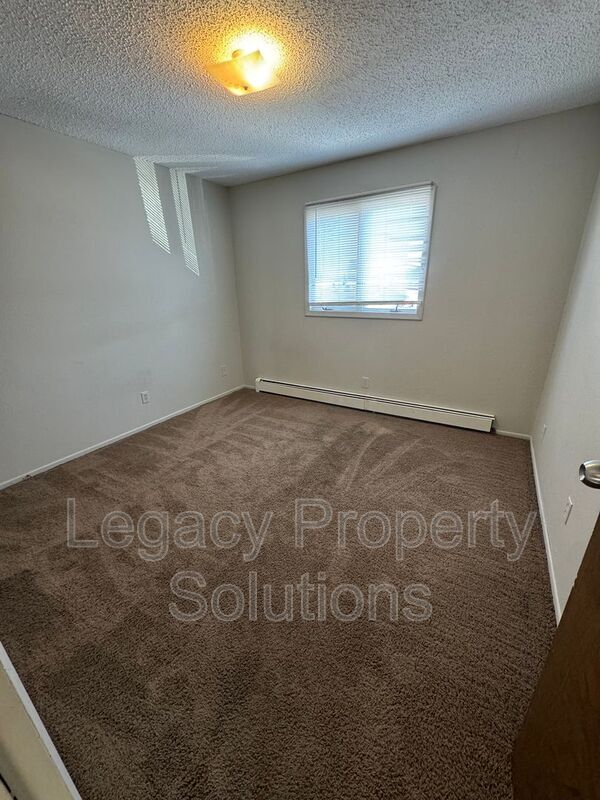 Building Photo - 305 E Expressway