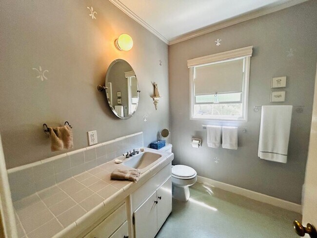 Building Photo - Charming San Roque Home on Quiet Cul de Sa...
