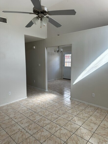 Building Photo - 716 DFW Dr