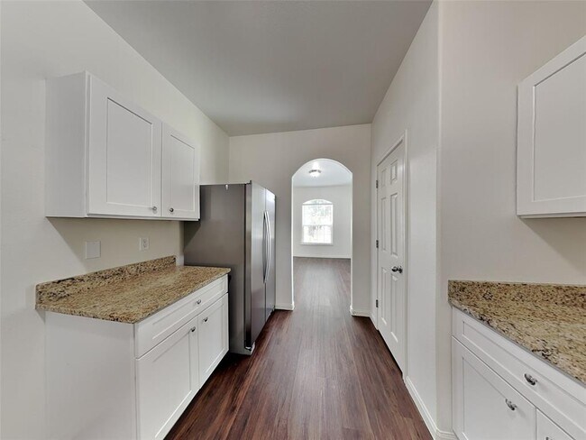 Building Photo - 2037 Vanamen Ct