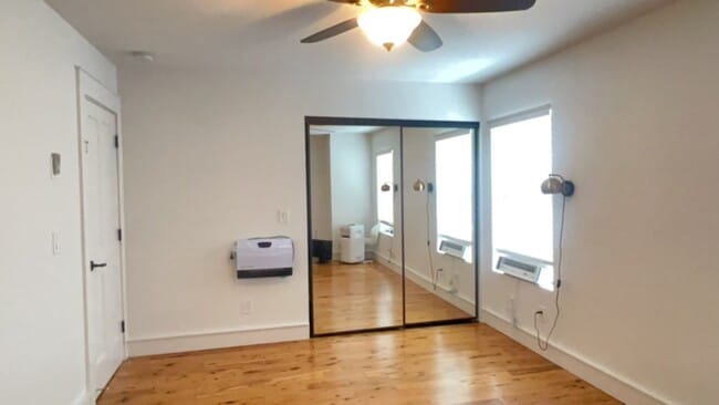 Building Photo - Updated Townhouse backed by National Forest