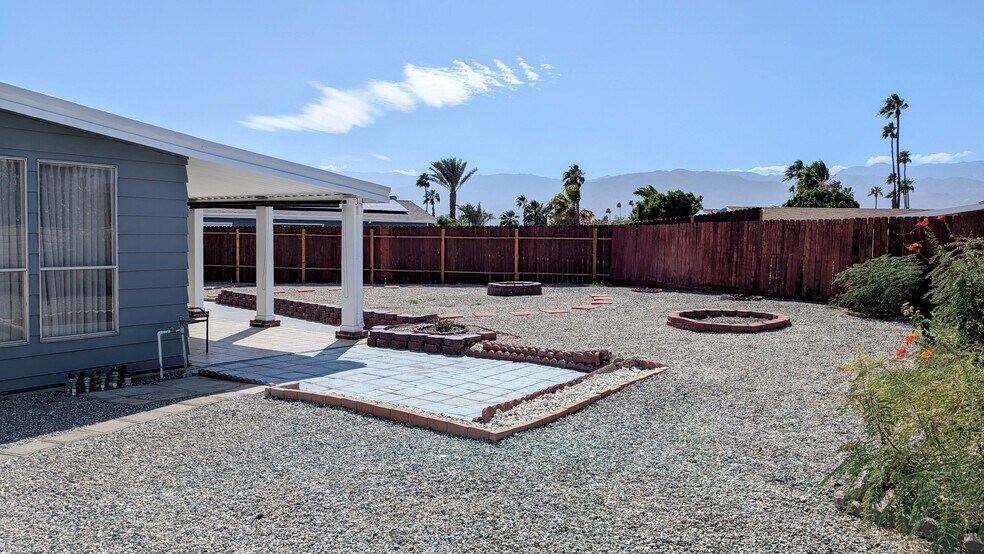 Primary Photo - 73530 Red Cir