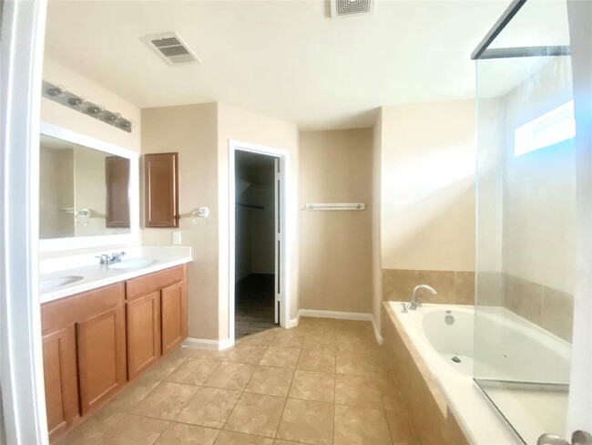 Building Photo - 20323 Mathis Landing Dr
