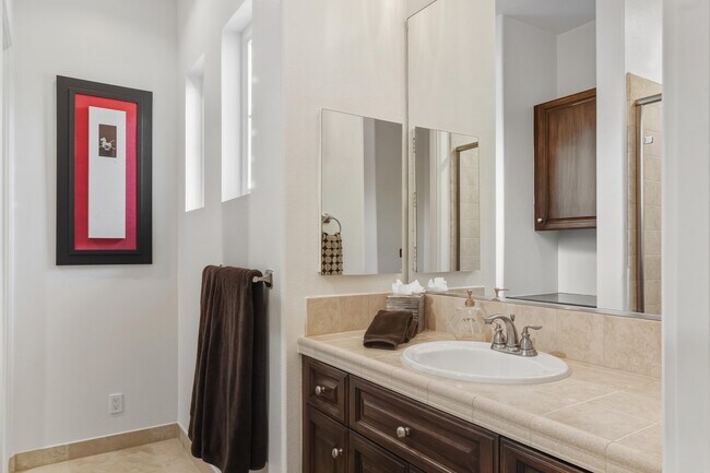 Building Photo - 45737 Club Dr