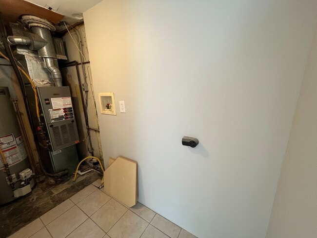 Building Photo - **REMODELED 2-BEDROOM HOME w/ CARPORT IN B...