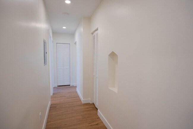 Building Photo - 1038 Westmoreland Ave
