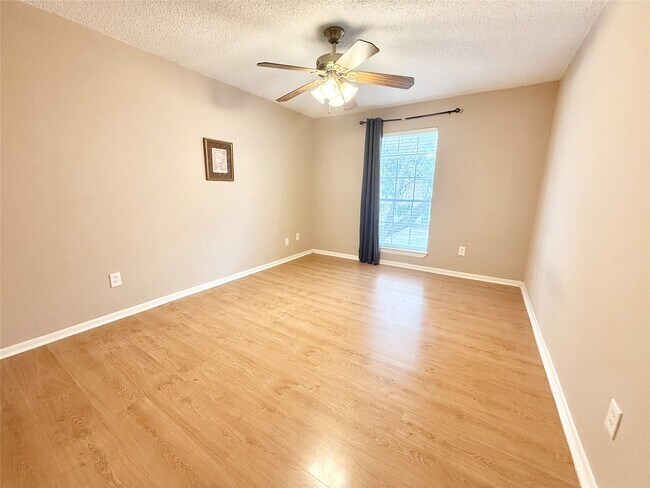 Building Photo - 2800 Jeanetta St